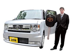 Piksi dobio auto – Toyota Pixis!