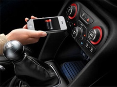 Dodge Dart vam obezbeđuje bežično punjenje telefona