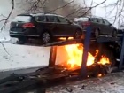 Video: Požar na prikolici uništio četiri VW Passata
