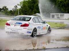 BMW M5 ima novi rekord – Najduži drift na svetu (82,5 km) + VIDEO