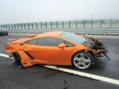Kineski novinar uništio Lamborghini Gallardo na autoputu + FOTO