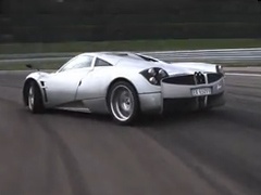 Video: Pagani Huayra u rukama majstora volana