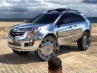Cadillac SRX - Puno hroma i felne od 32 inča + VIDEO