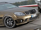 Mercedes-Benz C 63 AMG i zlatna folija