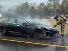 Automobili Tesla se pale, akcije kompanije padaju