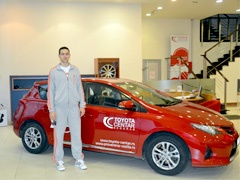 Toyota Centar Beograd uručio novi Toyota Auris košarkašu Vasiliju Miciću