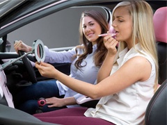 Citroën DS3 u opremi ima ogledalo, šminku, jastučiće...