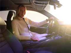 Maria Sharapova vozi Porsche Panameru GTS + FOTO
