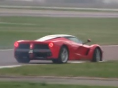 Video: Kimi Räikkönen rizično za volanom Ferrari LaFerrarija