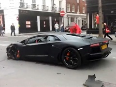U udesu uništen Lamborghini Aventador + VIDEO