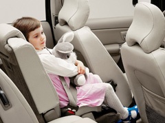 Volvo slavi 50 godina posvećenosti bezbednosti dece