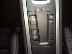 Porsche zaboravio da stavi važno dugme u 911 GT3 (foto)