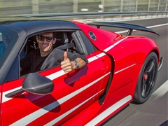 Mark Webber preuzeo svoj novi automobil - šta mislite, koji?