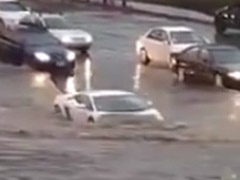 Video: Lamborghini Gallardo roni kroz raskrsnicu