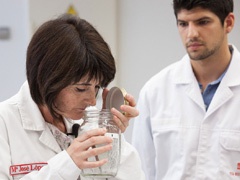 Ovi ljudi su profesionalna njuškala, pogledajte šta rade (FOTO)