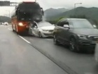 Stravičan udes autobusa i kolone automobila (VIDEO)
