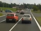 Ovaj vozač je imao više sreće nego pameti (VIDEO)