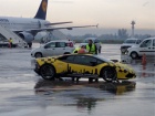 I piloti aviona im zavide - Lambo u službi aerodroma (FOTO)