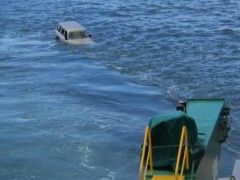 Video - Toyota je spala sa trajekta u more