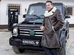 Pogledajte šta vozi Arnold Schwarzenegger kada dođe u Austriju (FOTO)