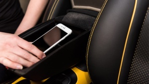 Nissan razvio specijalni naslon za ruke, u kojem telefon postaje mrtav (FOTO+VIDEO)