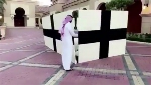 Pogledajte kako je multimilijarder otpakovao svoj novi Bugatti (VIDEO)