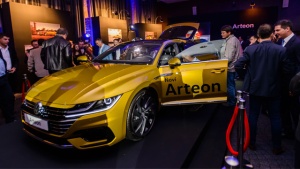 Automobil kakav niste videli do sada. Novi Volkswagen Arteon doživeo je svoju svečanu premijeru u Srbiji