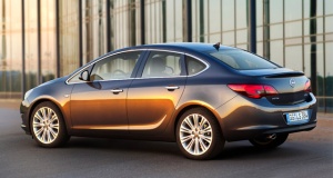 Sedam razloga za Opel Astru limuzinu