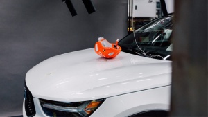 Volvo Cars i POC razvijaju prve testove sudara između automobila i biciklističkih kaciga na svetu 