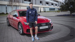 Fudbaleri Real Madrida preuzeli nove automobile - za koji auto se odlučio Luka Jović?