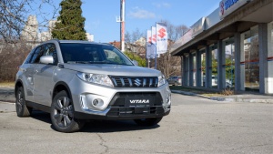 Poslednji kontingenti Suzukijevih automobila Vitara i S-Cross pre poskupljenja 