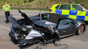 Vlasnik je preuzeo svoj novi Lamborghini Huracan Performante, i posle 20 minuta bio je uništen (FOTO)