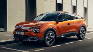 Novi Citroen C4 - redizajnirana kompaktna limuzina dobila elektrifikaciju