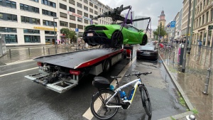 Parkirao je Lamborghini i blokirao punjač za elektromobile - ovo je rezultat (FOTO)