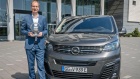 Opelov direktor Lohscheller primio je nagradu “Međunardni Kombi godine” za novi Opel Vivaro