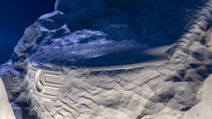 Mercedes-Benz Sprinter se polako otkriva - za sada u obliku kamene skulpture