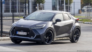 Testirali smo: Toyota C-HR 2.0 Hybrid (HEV) GR SPORT (FOTO)