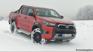 TEST Toyota Hilux 2.8 D-4D Invincible Hybrid 48V