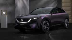 Potpuno nova Mazda CX-6e je premijerno predstavljena na Salonu automobila u Briselu