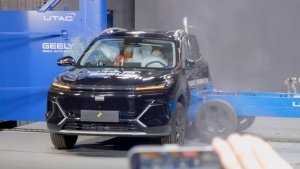 Geely sa bezbednošću koja prevazilazi propise: jedini proizvođač automobila koji je sproveo ovu vrstu testa sudara u Evropi