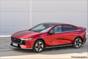 Testirali smo: Mazda 6e Takumi Plus (FOTO)